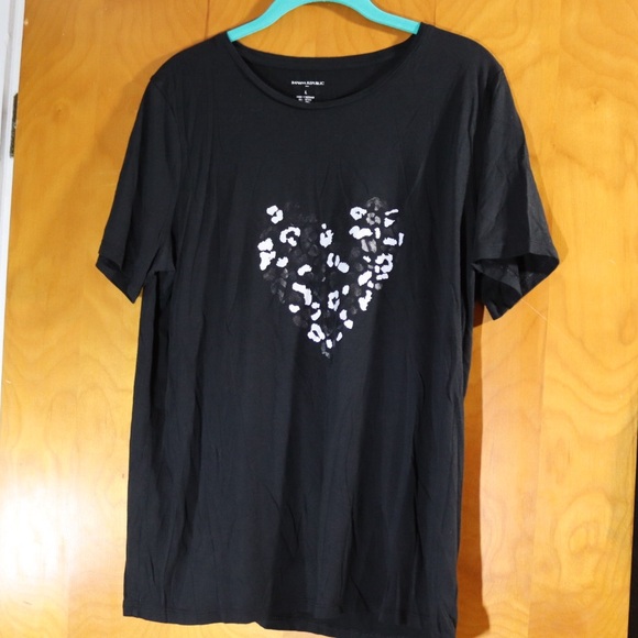 Banana Republic Tops - Banana Republic black t-shirt with animal print heart, size large